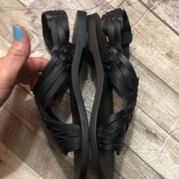 L Space Black Huarache Sandals - Picture 4 of 11